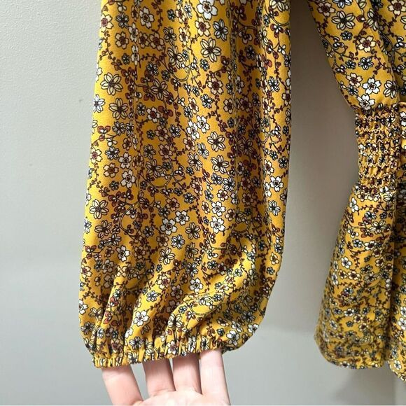 Max Studio floral boho tie front top. Size M - Picture 3 of 6